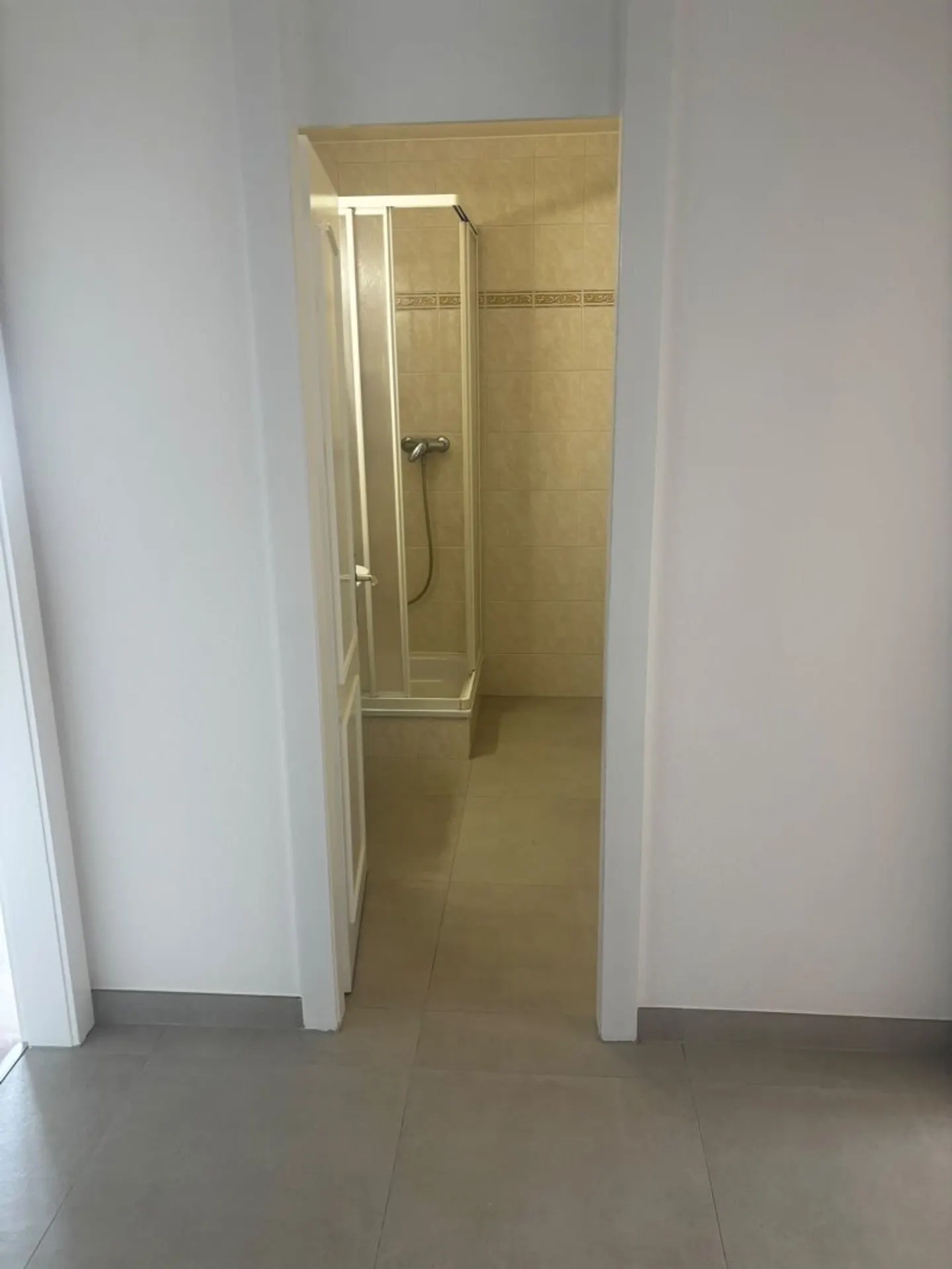 Appartement rénové 3,5 pièces - Photo 2 sur 8