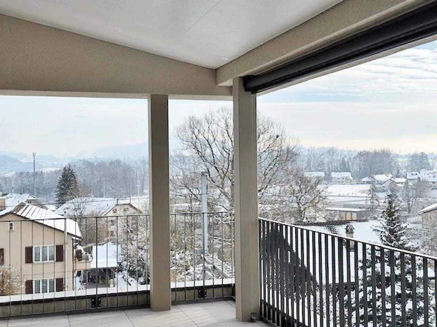 FIRST OCCUPANCY ... new - modern - central - Photo 7 of 12