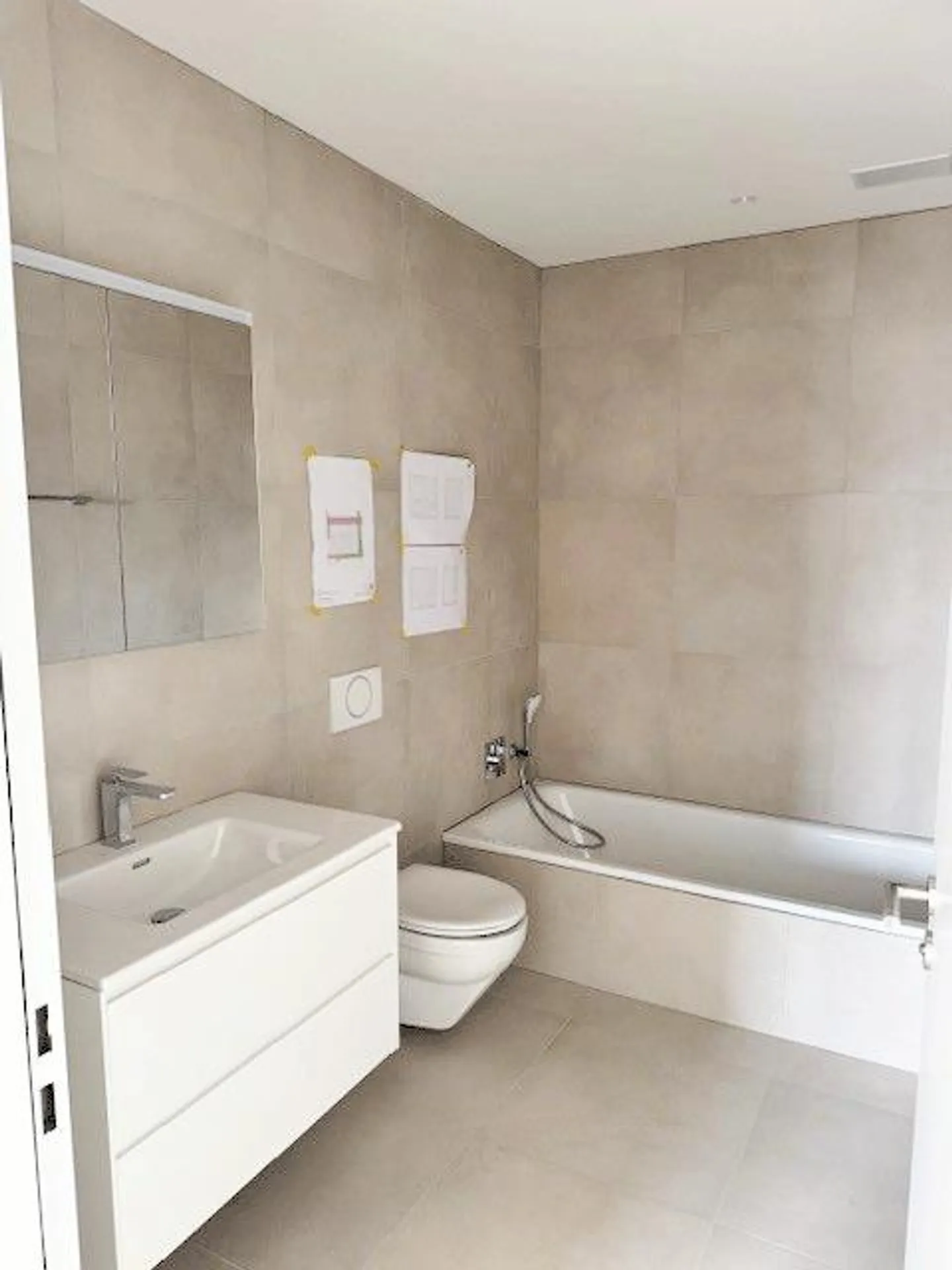 FIRST OCCUPANCY ... new - modern - central - Photo 9 of 12