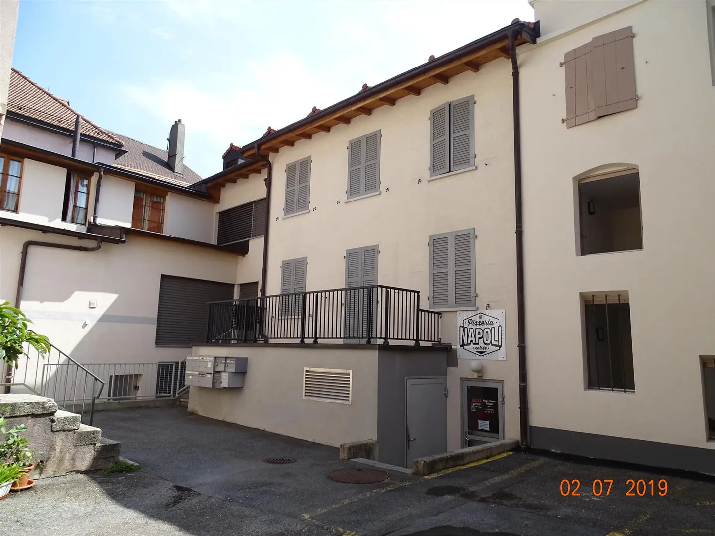 Immeuble résidentiel 20.5 pièces - Photo 2 sur 15