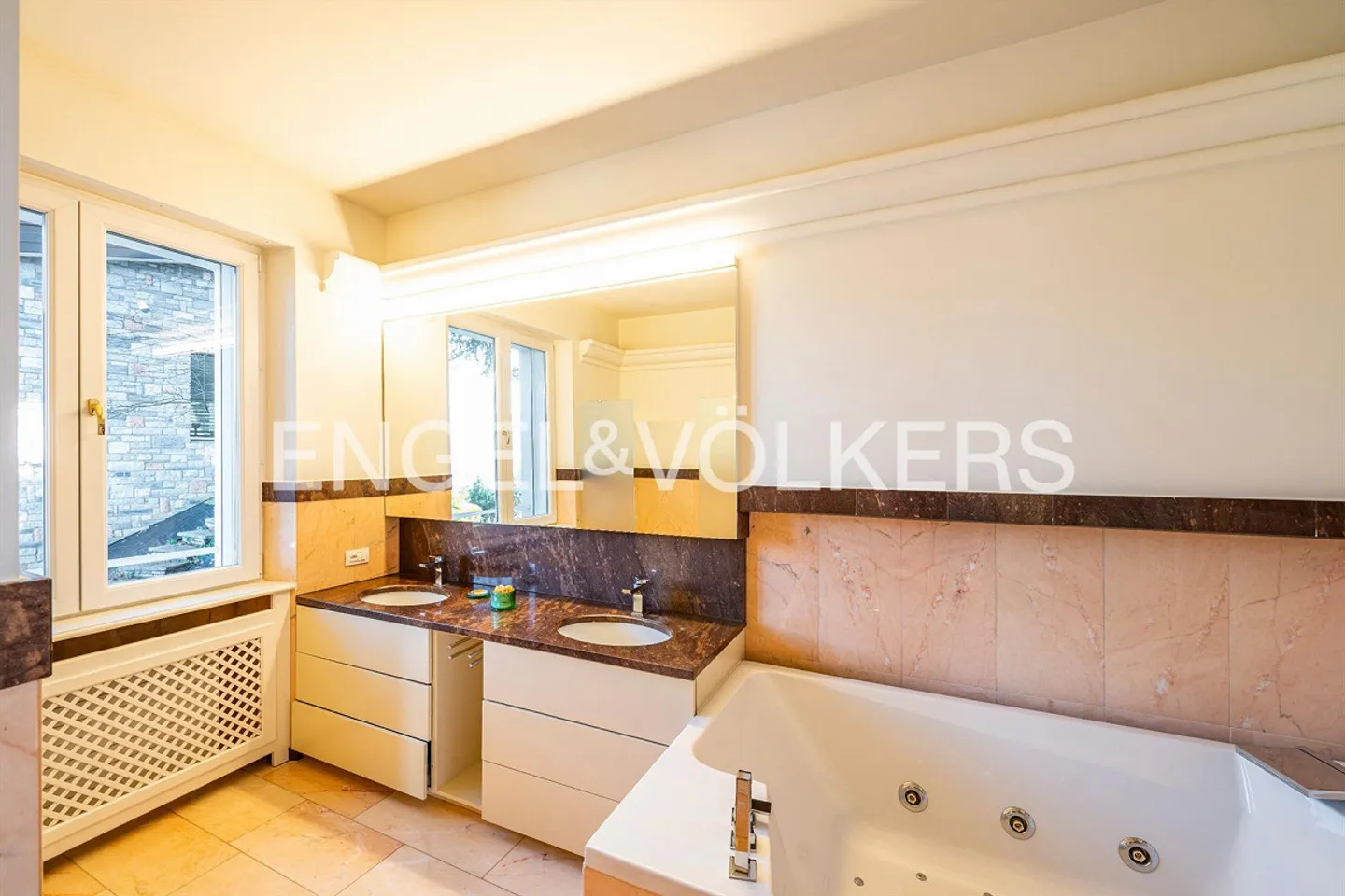 Charmante Villa mit Seesicht - Foto 9 von 13