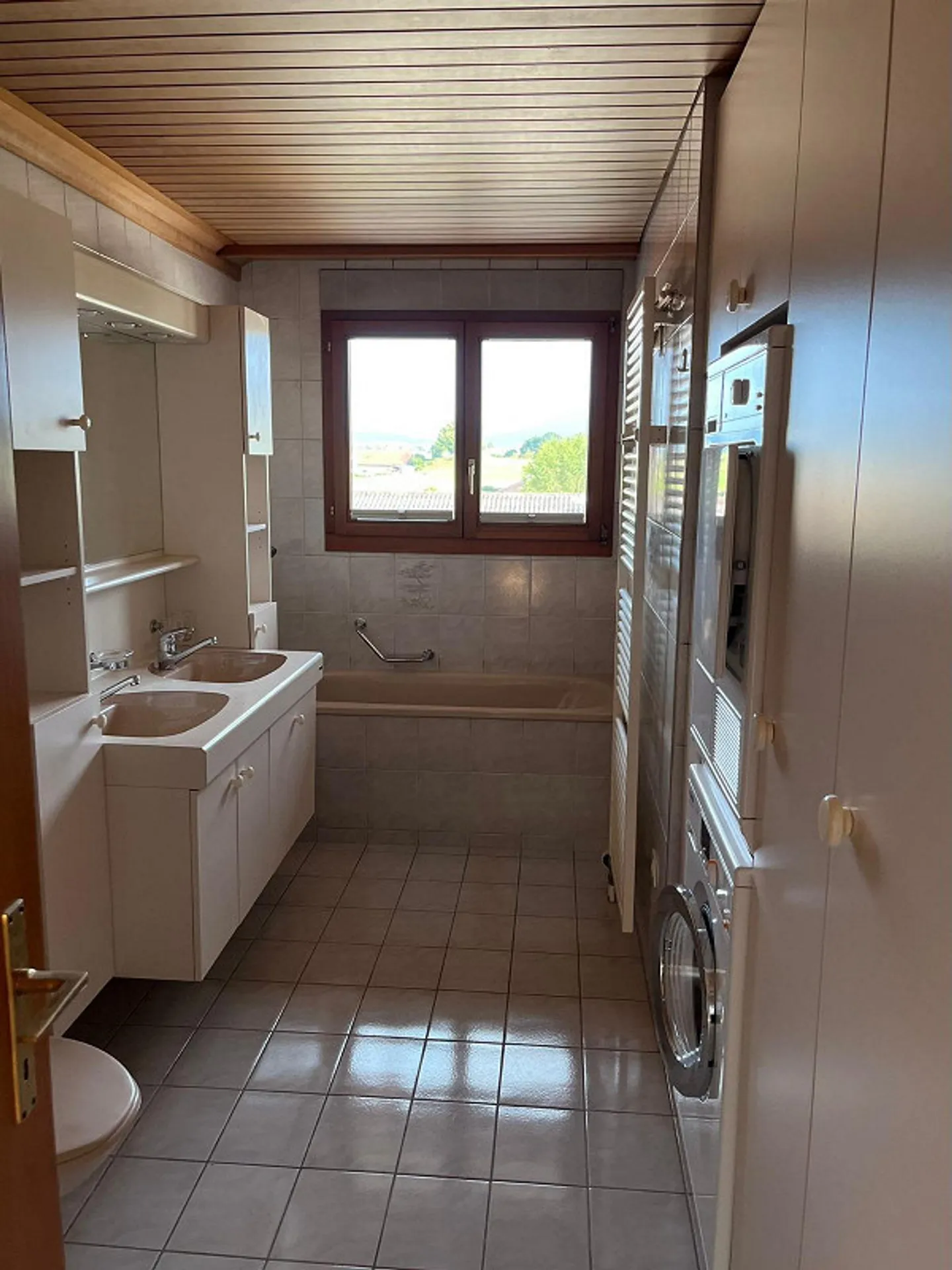 Spacious, bright 2.5 room apartment in Ettiswil - Photo 3 of 7