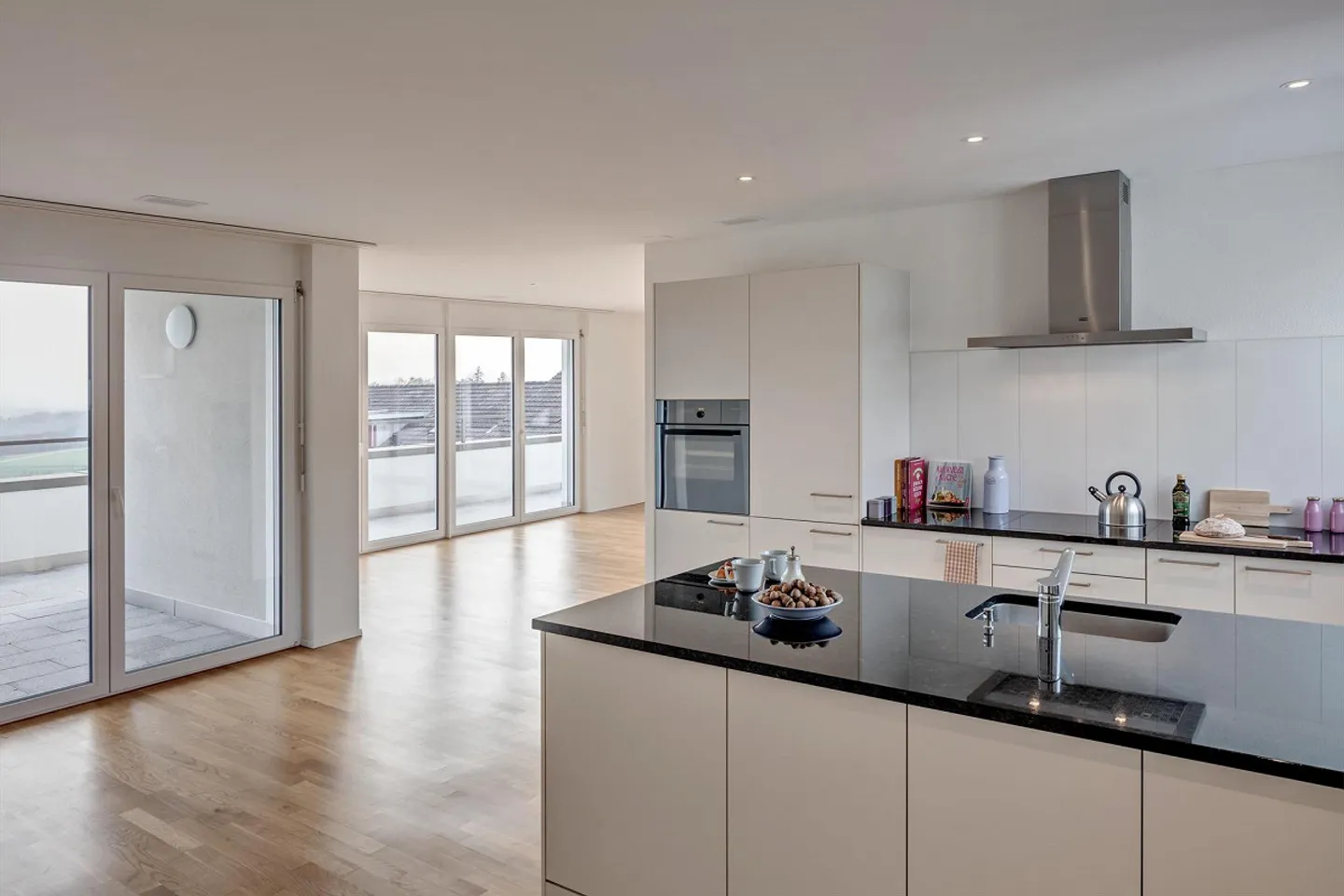 Beautiful 4.5-room penthouse apartment in Neuhausen! - Photo 2 of 12