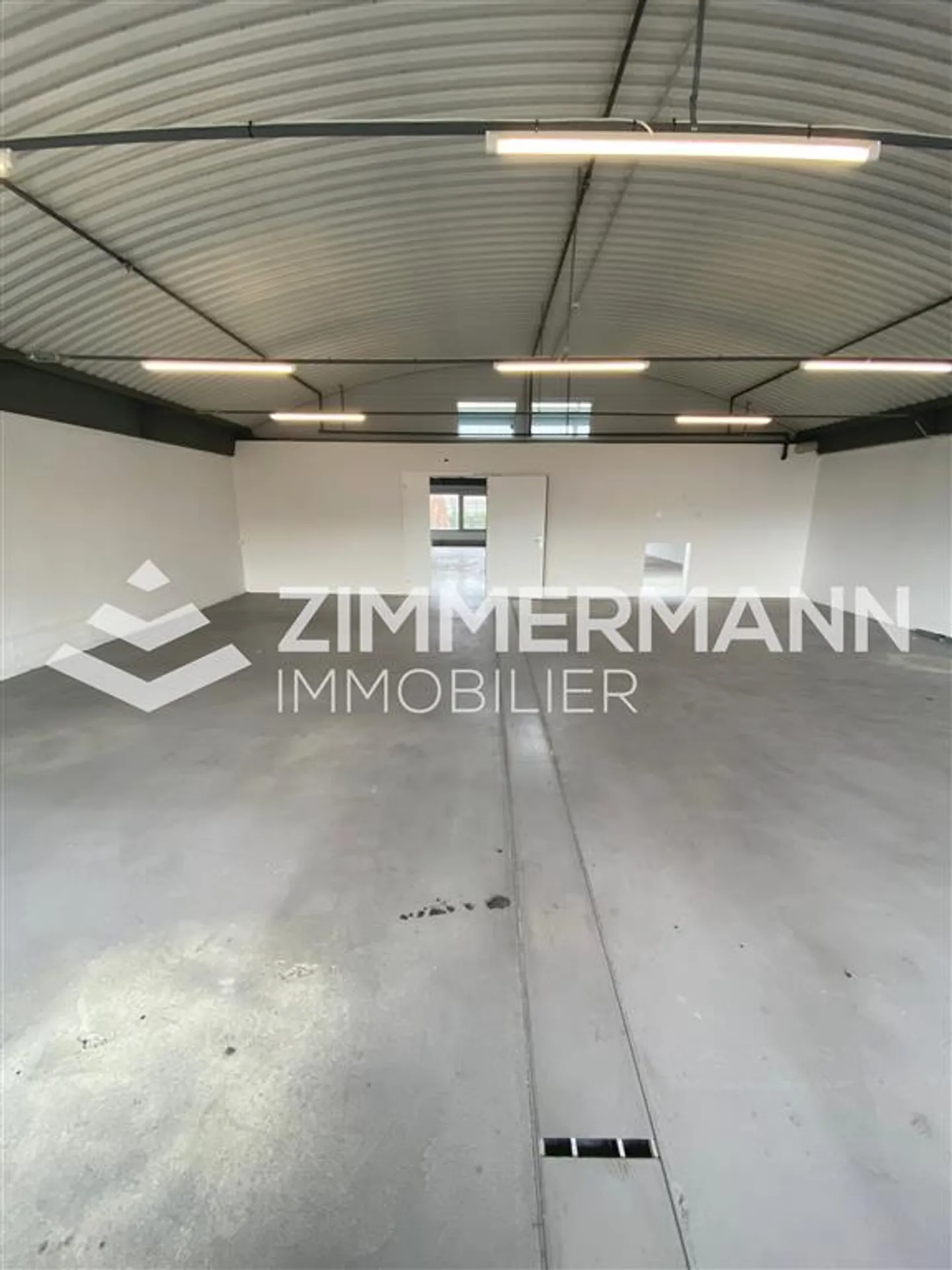 Commercial space, 246 sq ft - Photo 2 of 3