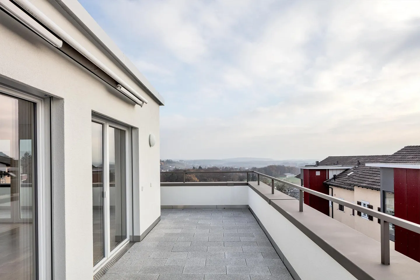 Beautiful 4.5-room penthouse apartment in Neuhausen! - Photo 10 of 12