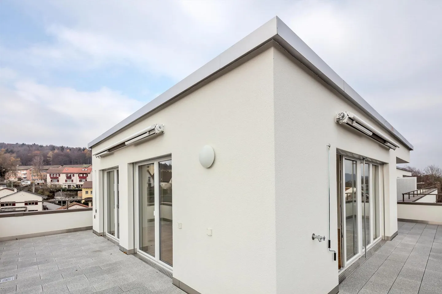 Beautiful 4.5-room penthouse apartment in Neuhausen! - Photo 11 of 12