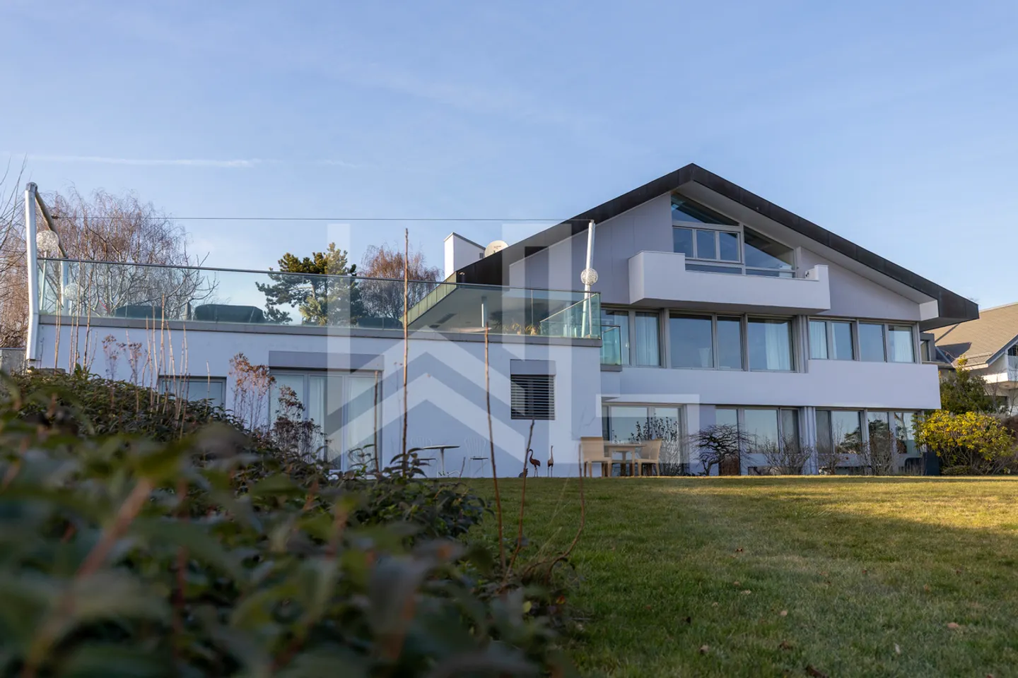 Superbe Villa Familiale avec Vue sur le Lac - Photo 2 sur 8