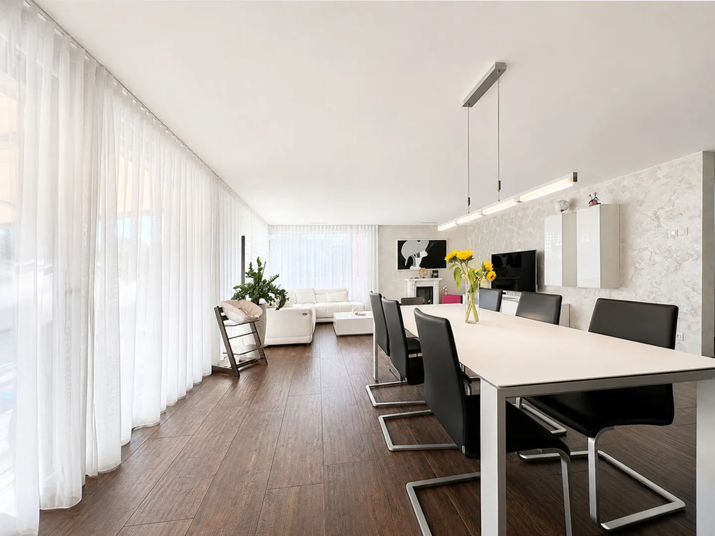 Un rêve de maison avec vue - Appartement penthouse exclusif avec grande terrasse et vue sur le château de Lenzburg - Photo 3 sur 9