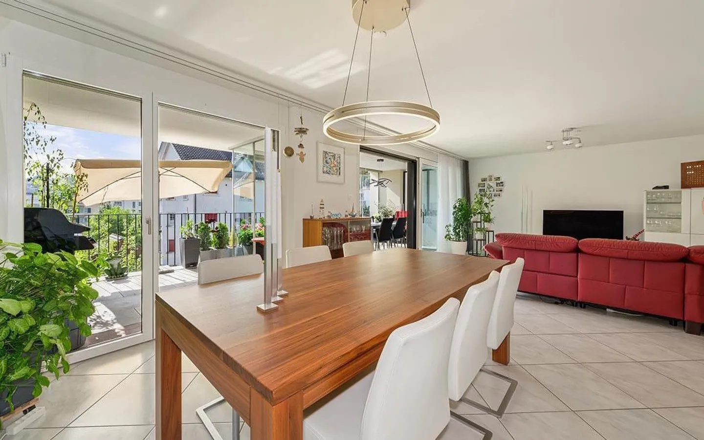 Appartamento moderno e luminoso di 4 1/2 stanze con bella terrazza - Foto 7 di 18