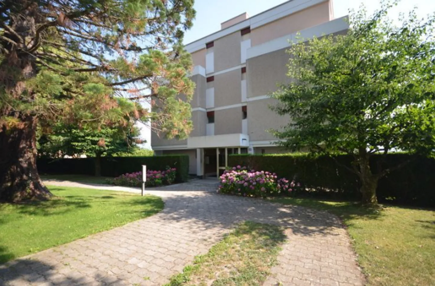 Apartment for rent - Photo 1 of 10