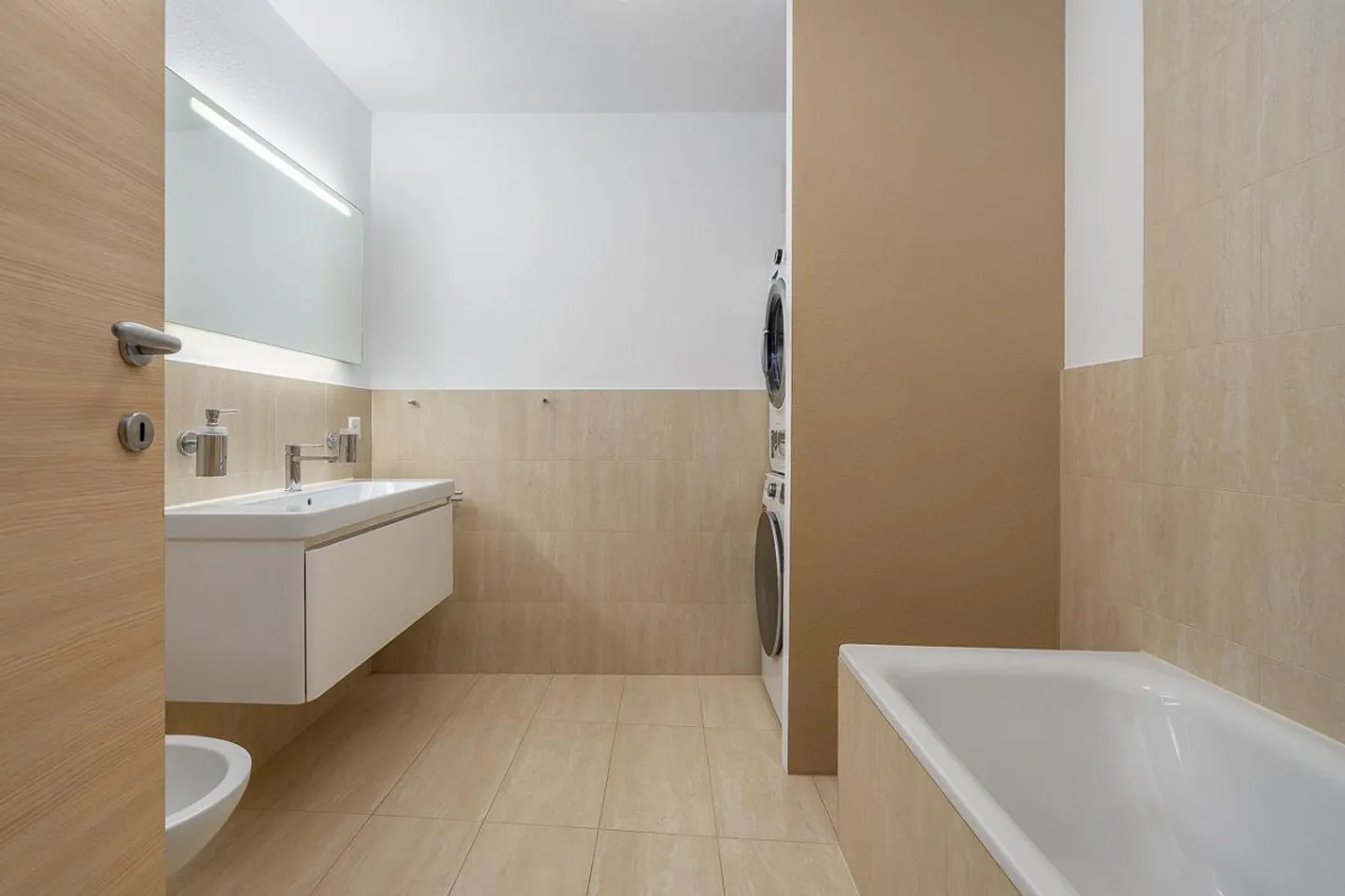 Exclusive Renovated Apartment with Private Garden in the Historic Heart of Caslano - Photo 8 of 13