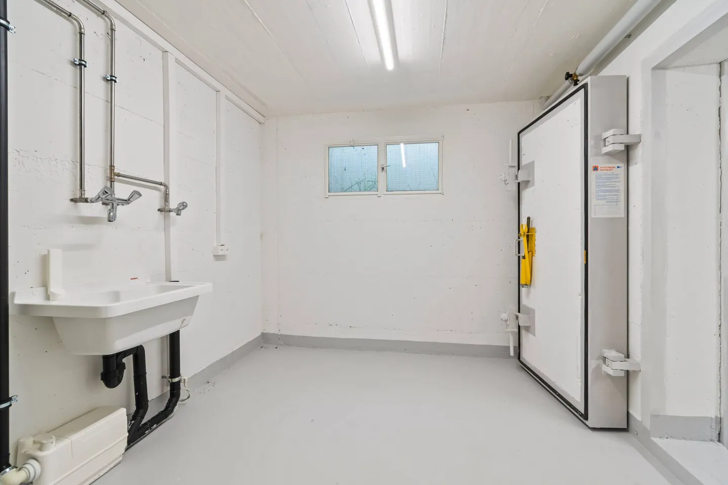 2025 Completely Renovated - 5.5 Room Detached House in Bergdietikon - Photo 31 of 31
