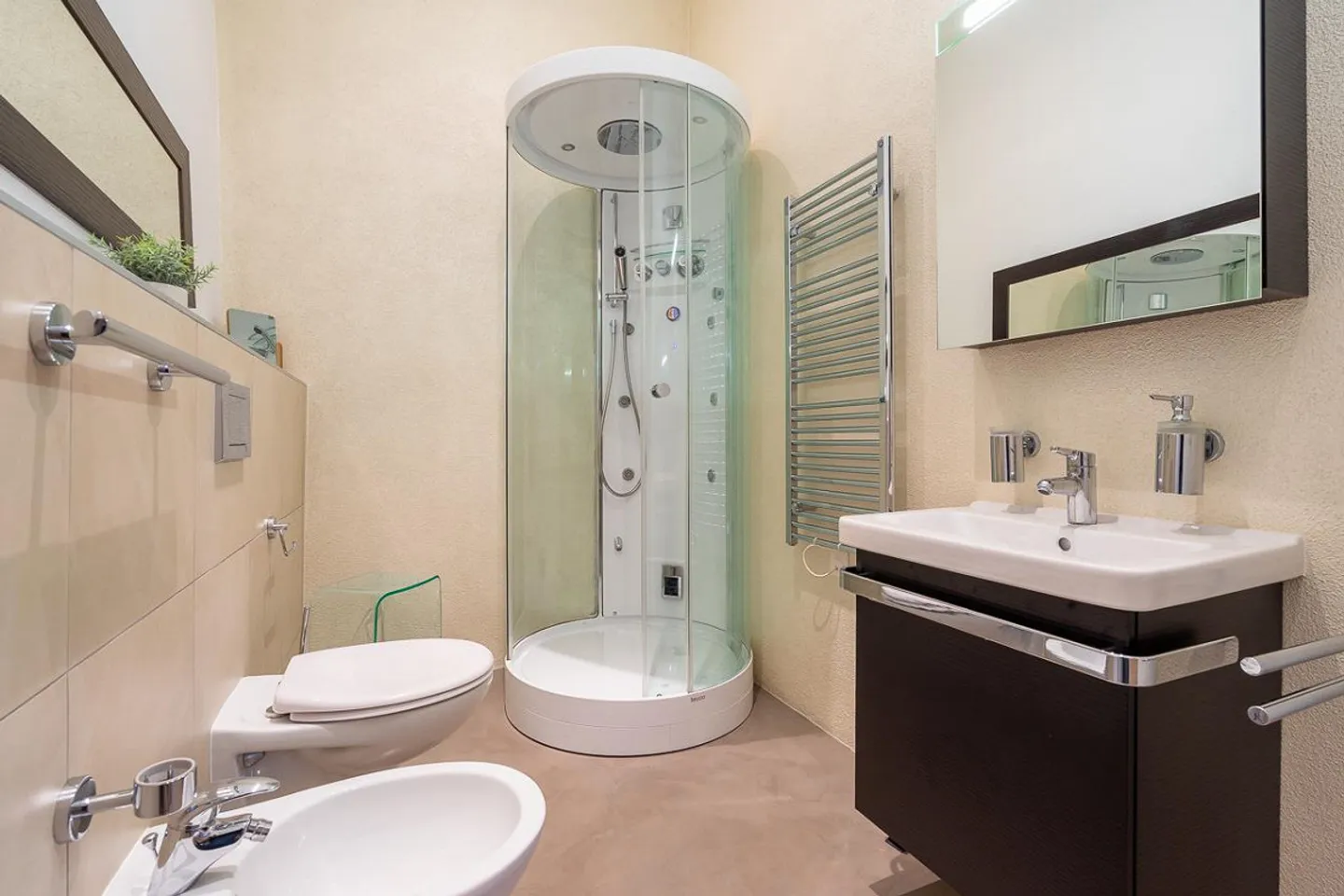 Exclusive Renovated Apartment with Private Garden in the Historic Heart of Caslano - Photo 3 of 13