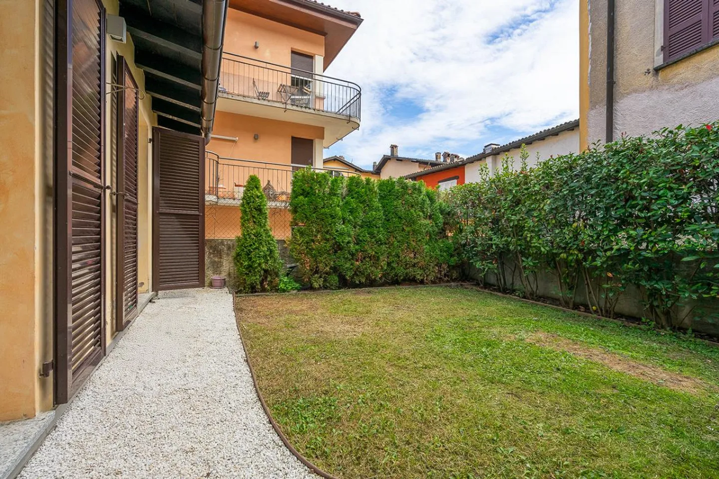 Exclusive Renovated Apartment with Private Garden in the Historic Heart of Caslano - Photo 9 of 13