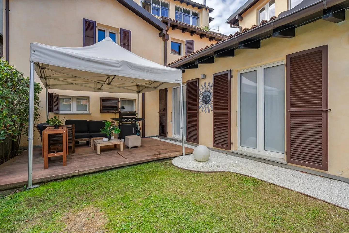 Exclusive Renovated Apartment with Private Garden in the Historic Heart of Caslano - Photo 10 of 13