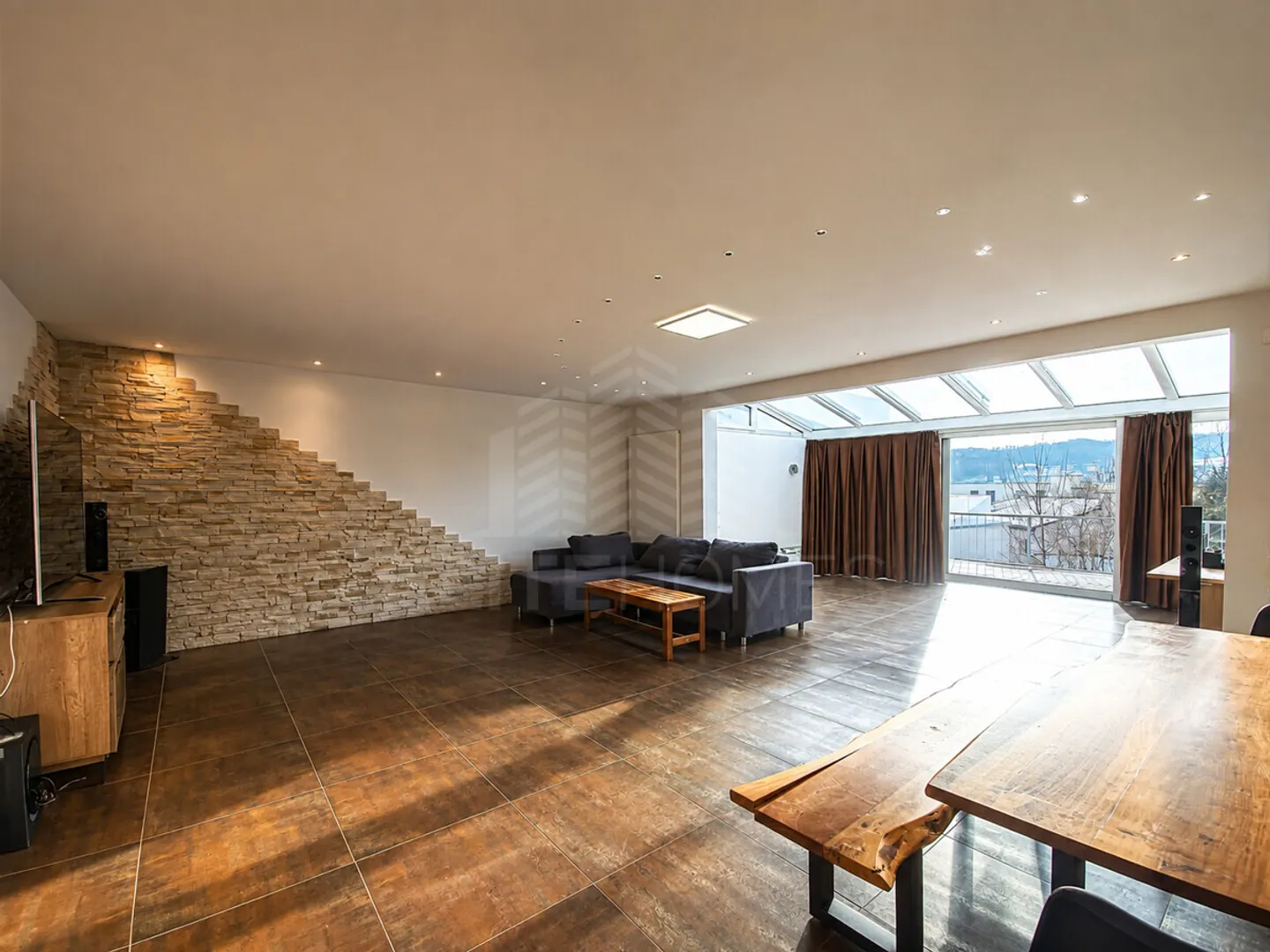 Charming Family Home with Garden - Photo 4 of 8