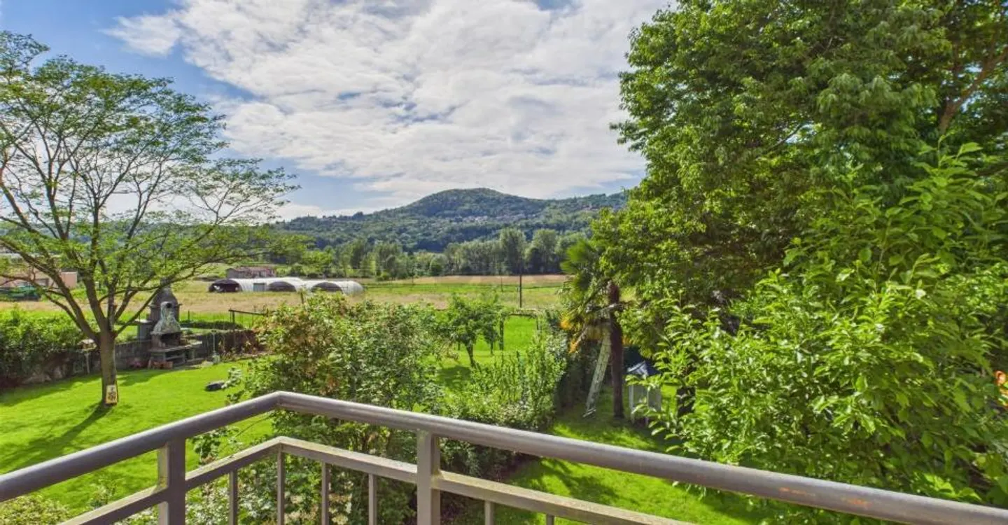 Tranquillità e natura: splendida piccola villa con grande giardino - Foto 11 di 12