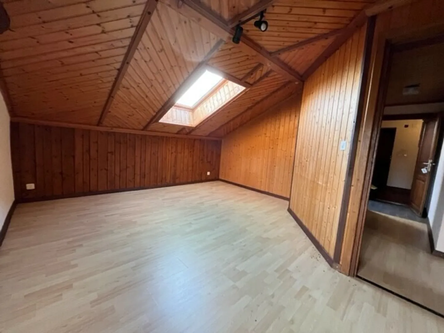 Apartment for rent - Photo 2 of 5