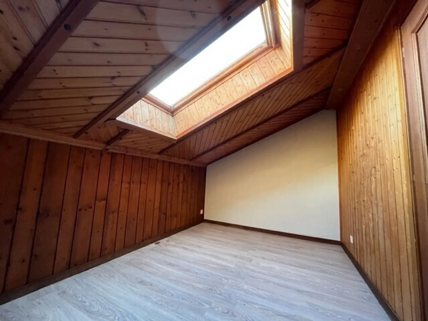 Apartment for rent - Photo 3 of 5