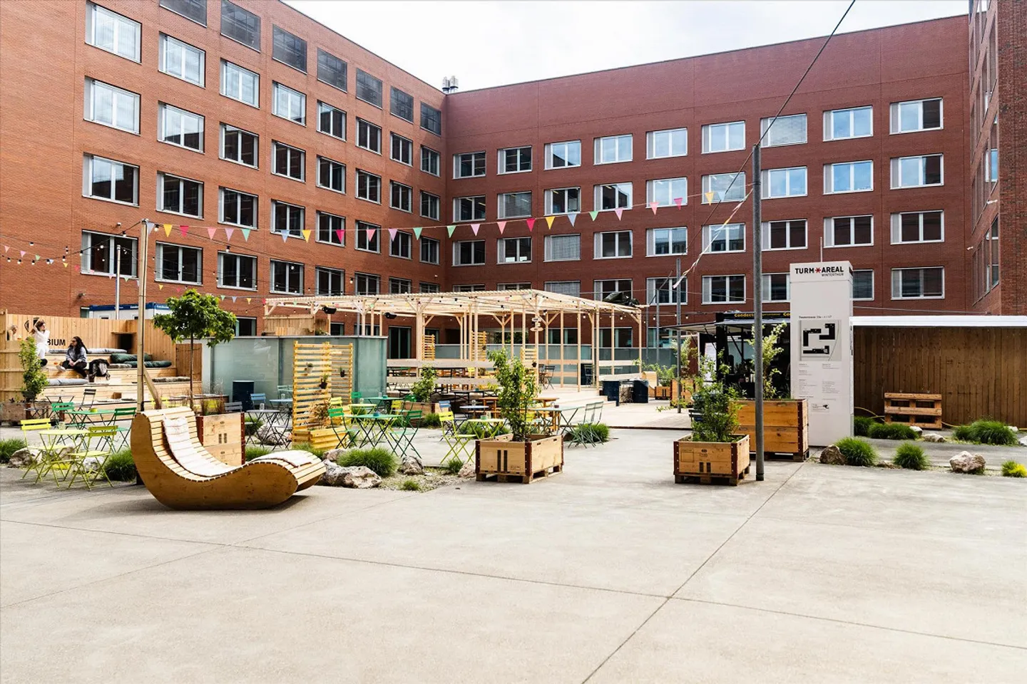 Il tuo nuovo ufficio al 12° piano – Lavorare con vista a Winterthur! - Foto 7 di 8