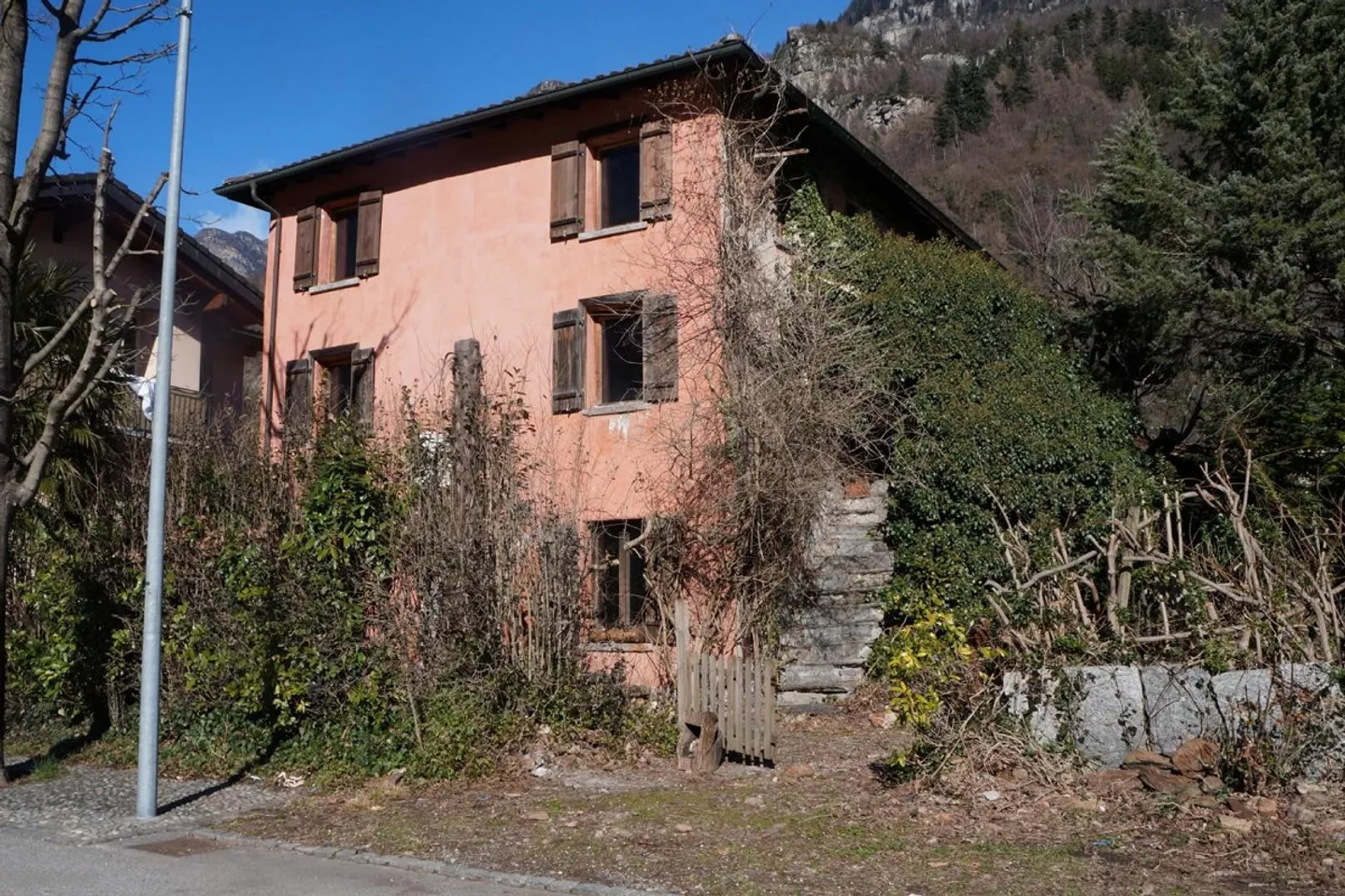 Trois parties de maison avec grand jardin - Photo 1 sur 49