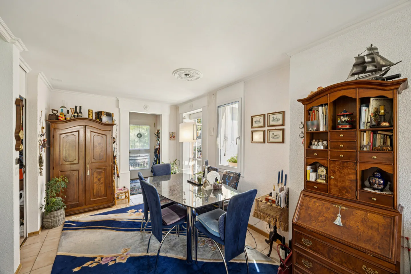 Row house for sale - Photo 3 of 14