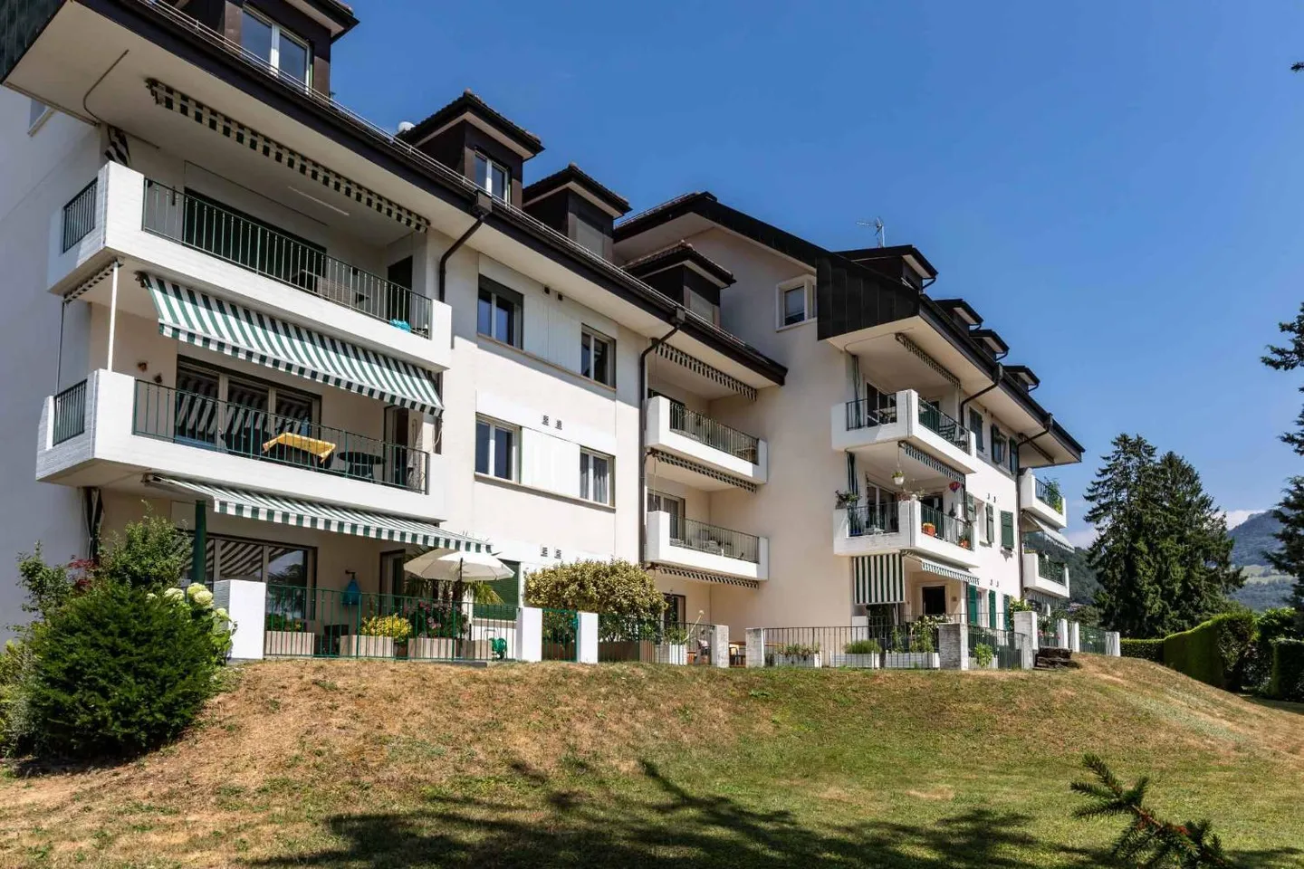 Appartamento con 3,5 stanze all'ultimo piano con vista sul lago - Foto 1 di 6