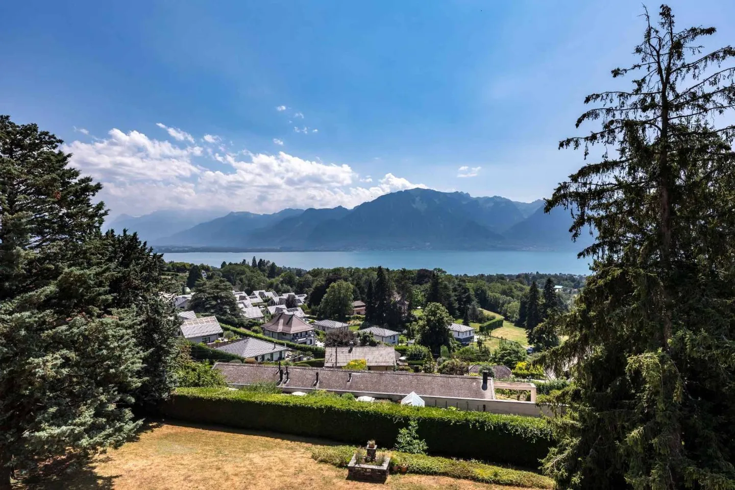 Appartamento con 3,5 stanze all'ultimo piano con vista sul lago - Foto 2 di 6