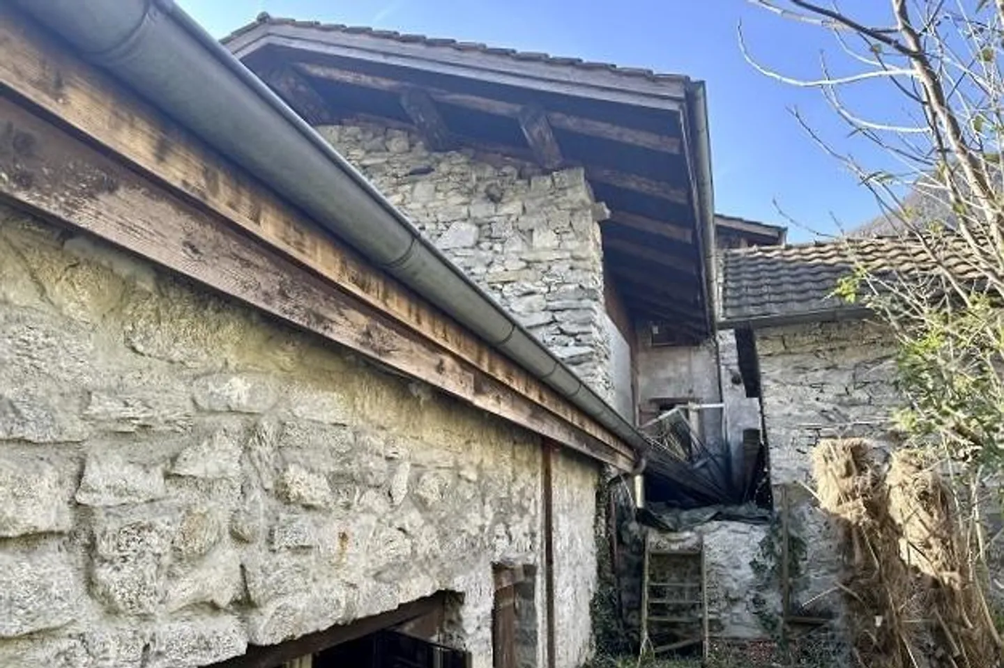 Trois parties de maison avec grand jardin - Photo 43 sur 49