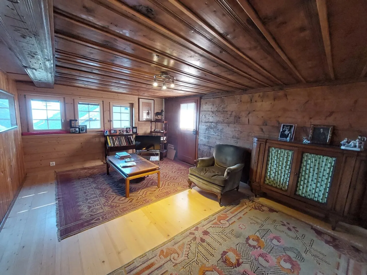 Charmante teilweise renovierte Wohnung im Herzen des Dorfes Lens - Foto 1 von 8