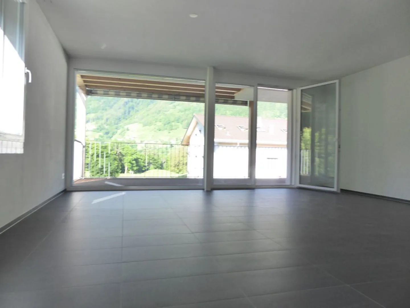 Appartement moderne 3 1/2 pièces avec grand balcon - Photo 5 sur 15