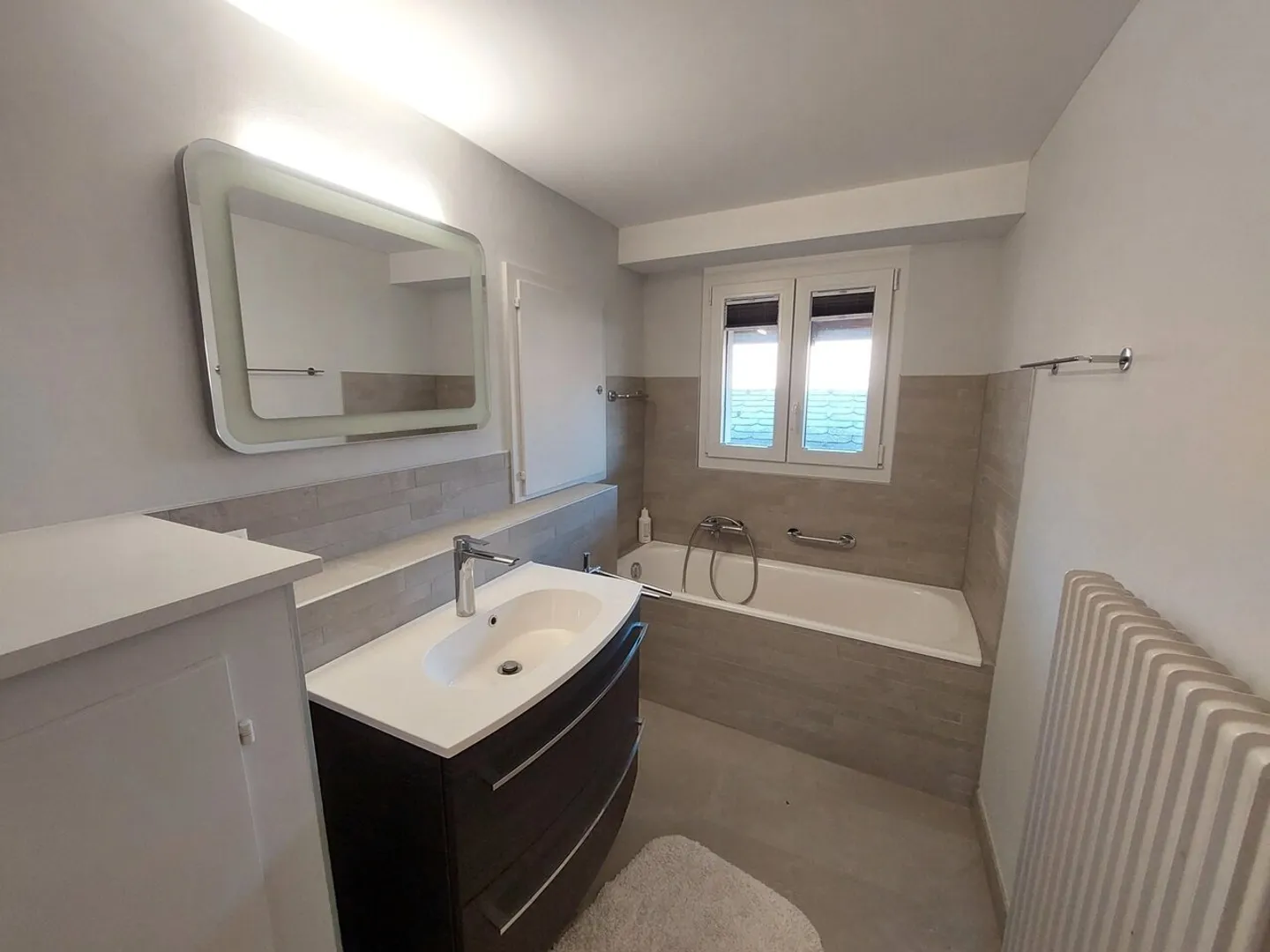 Charmante teilweise renovierte Wohnung im Herzen des Dorfes Lens - Foto 5 von 8