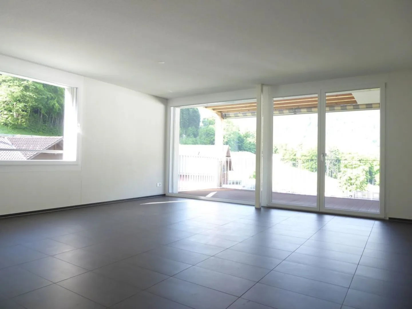 Appartement moderne 3 1/2 pièces avec grand balcon - Photo 6 sur 15