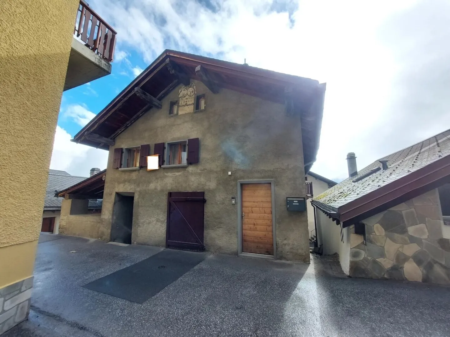 Charmante teilweise renovierte Wohnung im Herzen des Dorfes Lens - Foto 8 von 8