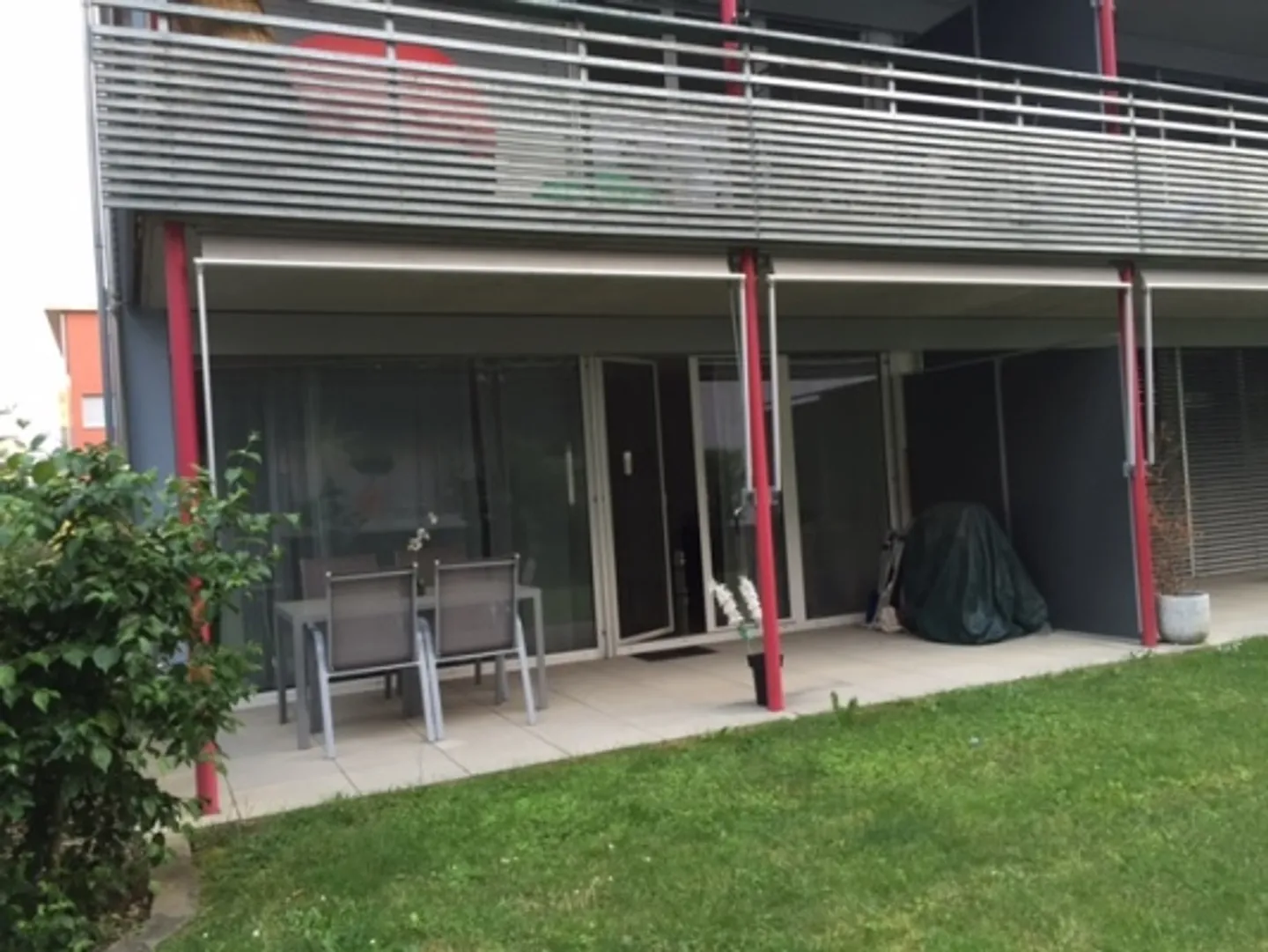 Appartement ensoleillé avec coin jardin - Photo 5 sur 6