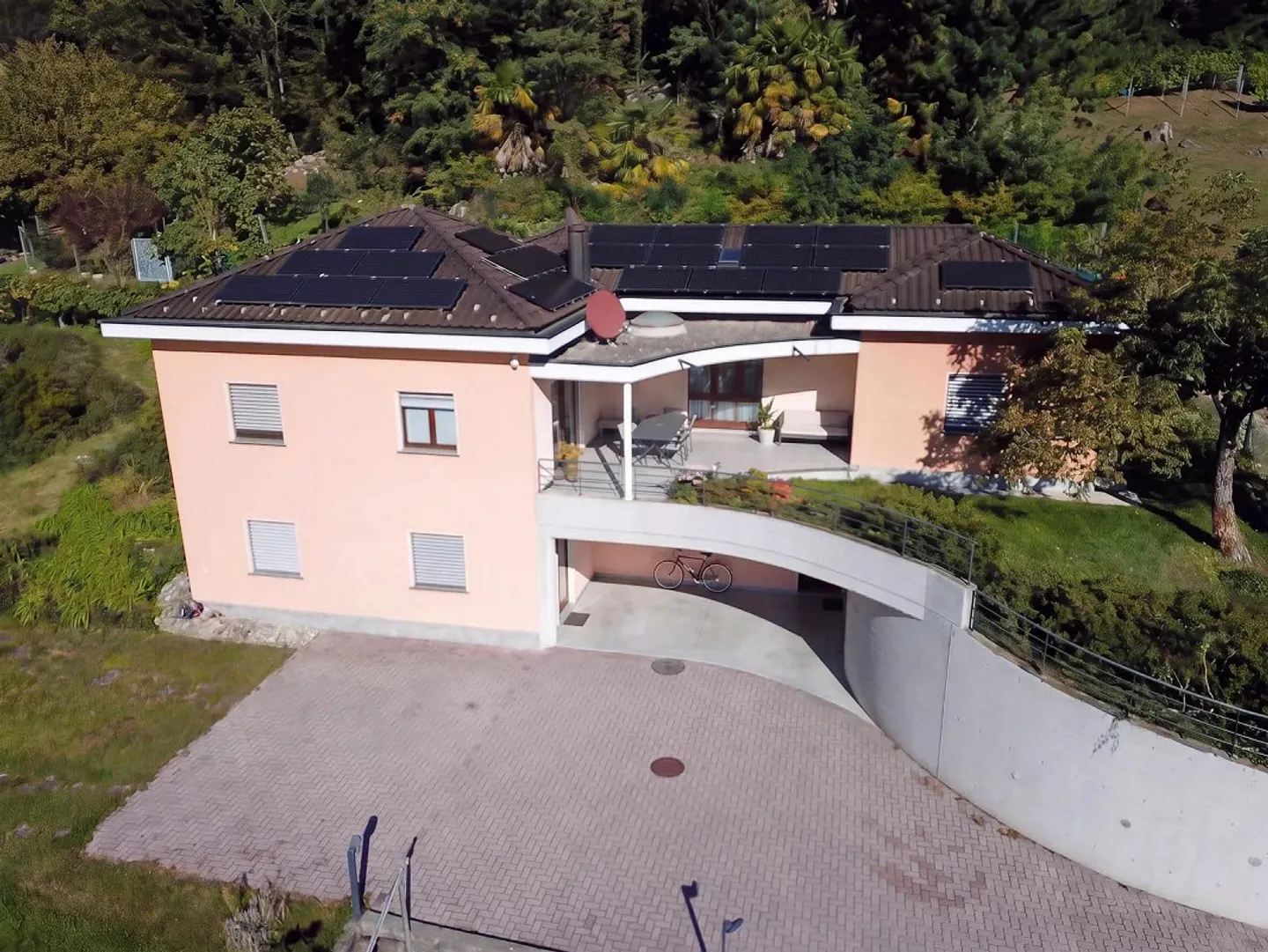 5,5-Zimmer-Haus mit separater Wohnung und großem Garten - Foto 1 von 13