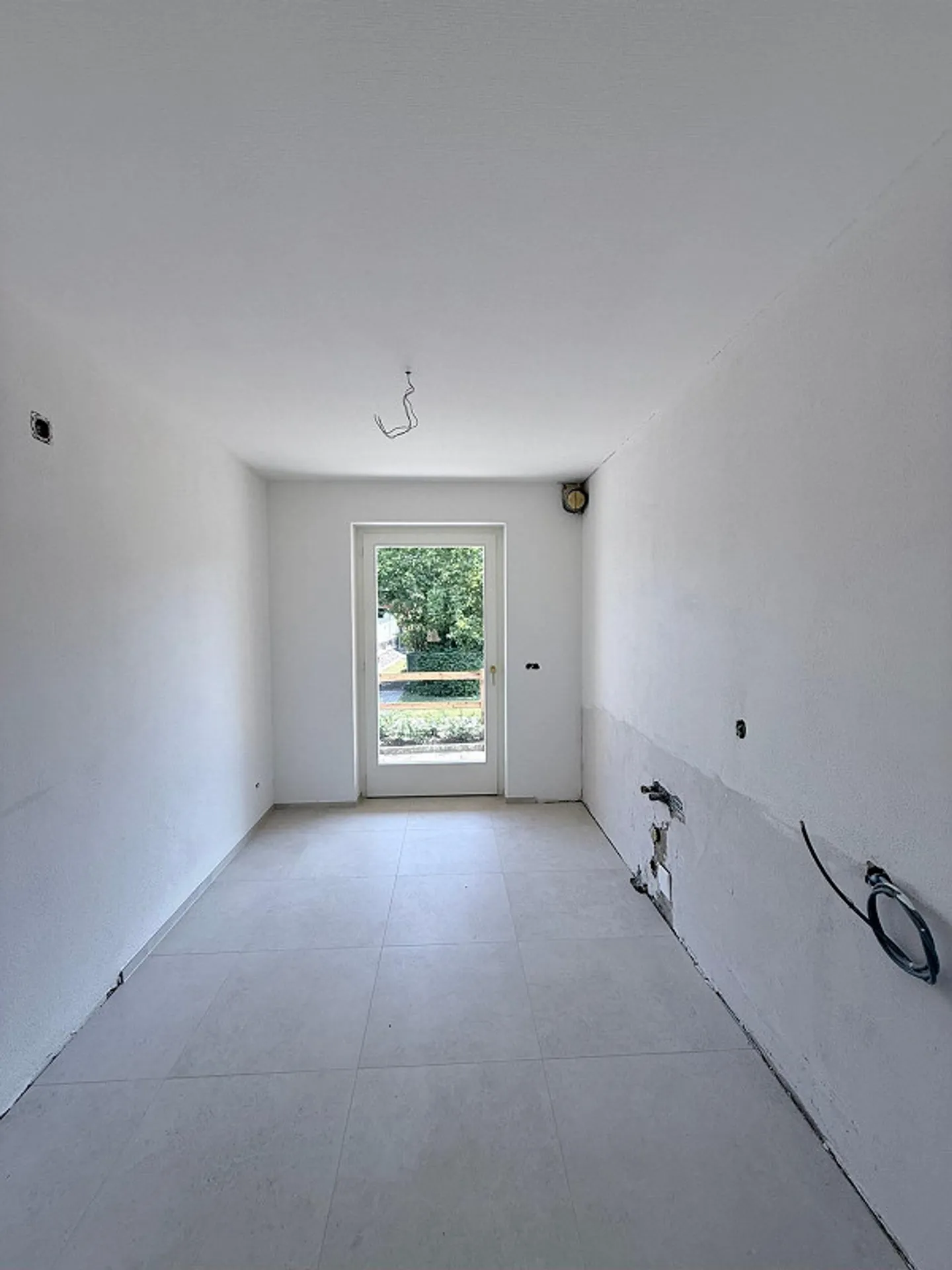 First rental after renovation | 3.5-room apartment with garden & terrace - Photo 3 of 8