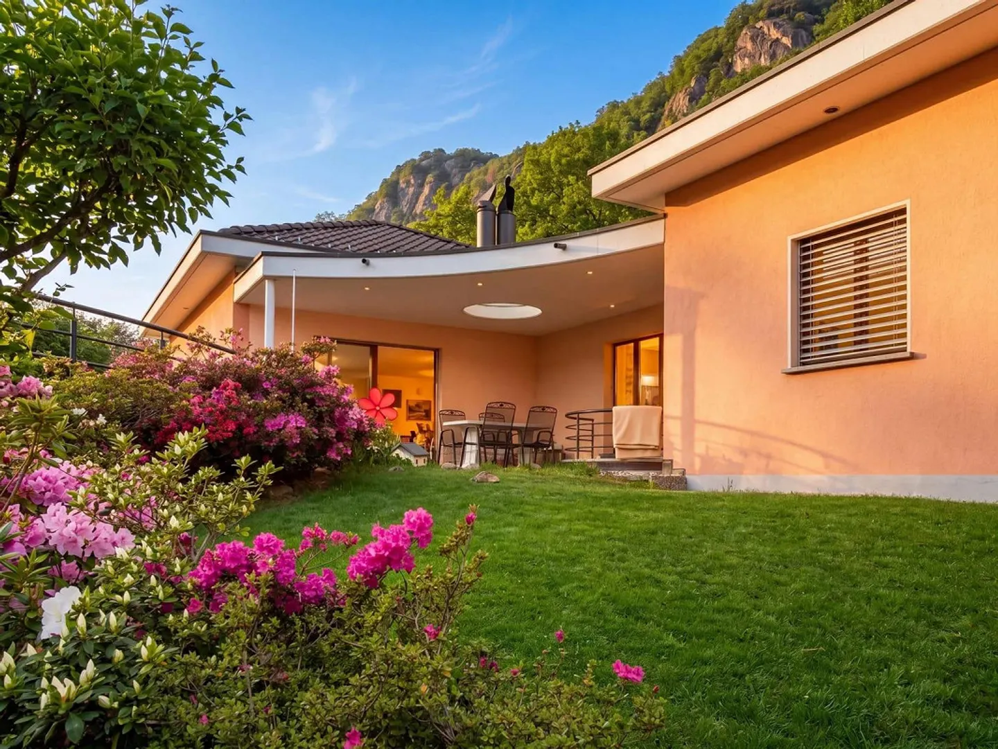 5,5-Zimmer-Haus mit separater Wohnung und großem Garten - Foto 3 von 13