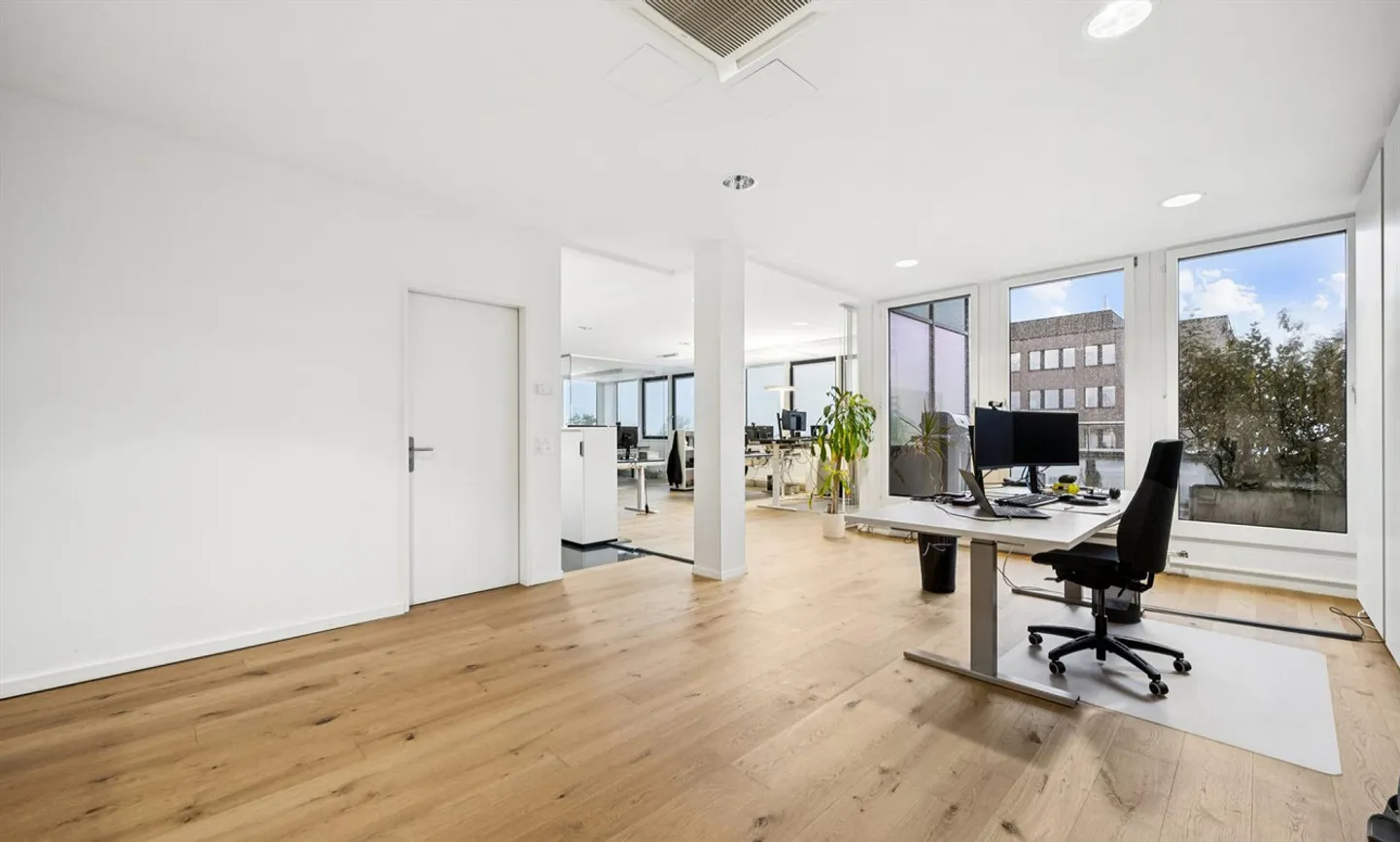 Stilvolles Büro mit Bergblick - Foto 2 von 7