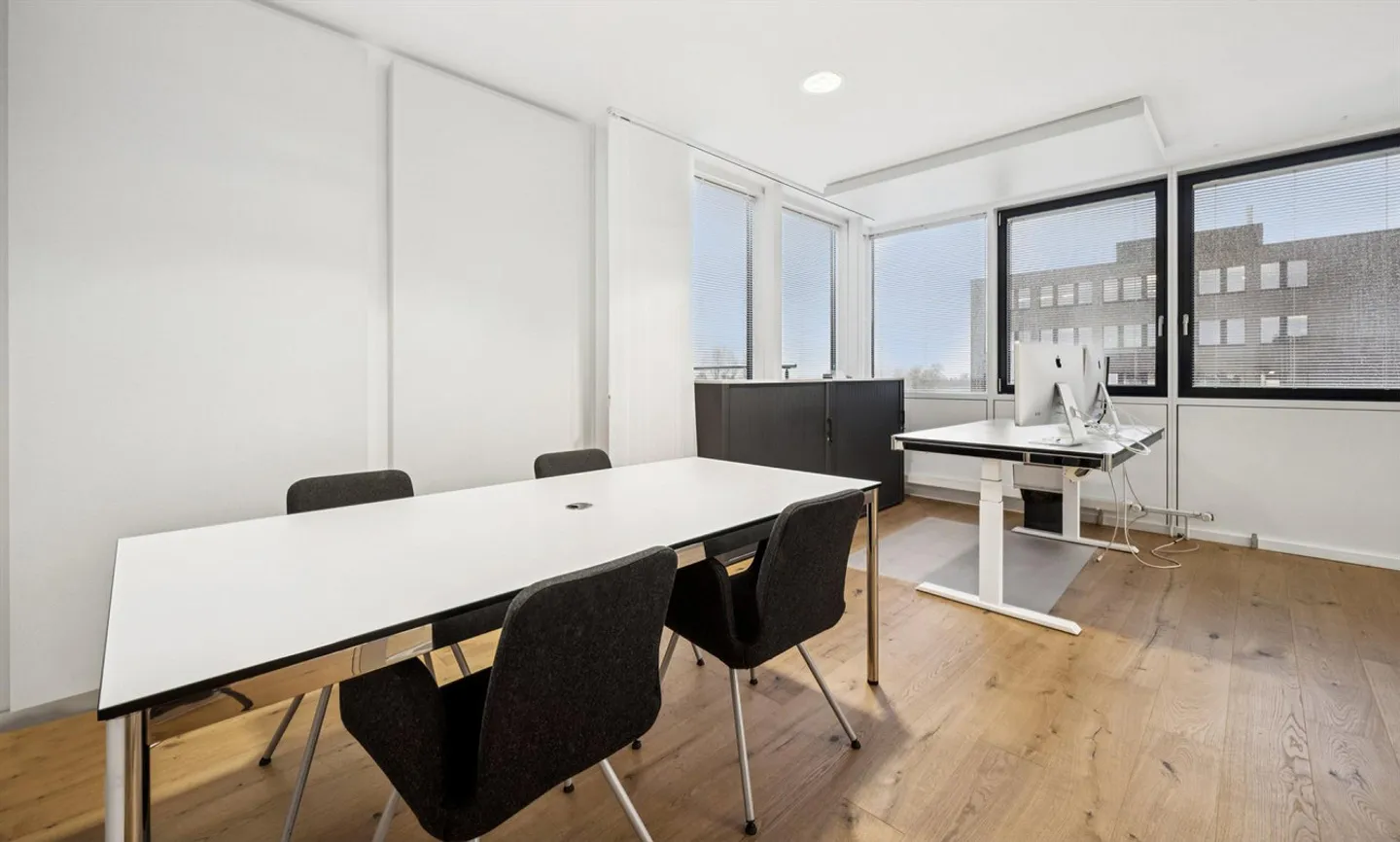 Stilvolles Büro mit Bergblick - Foto 5 von 7