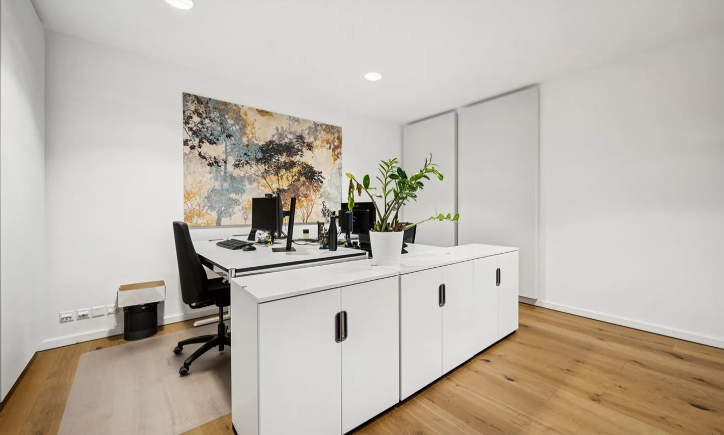 Stilvolles Büro mit Bergblick - Foto 6 von 7