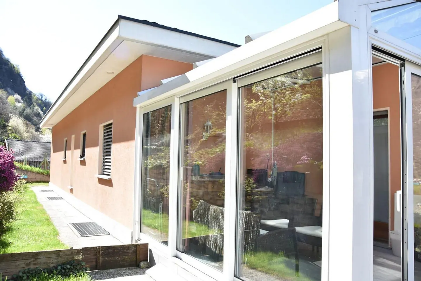 5,5-Zimmer-Haus mit separater Wohnung und großem Garten - Foto 11 von 13