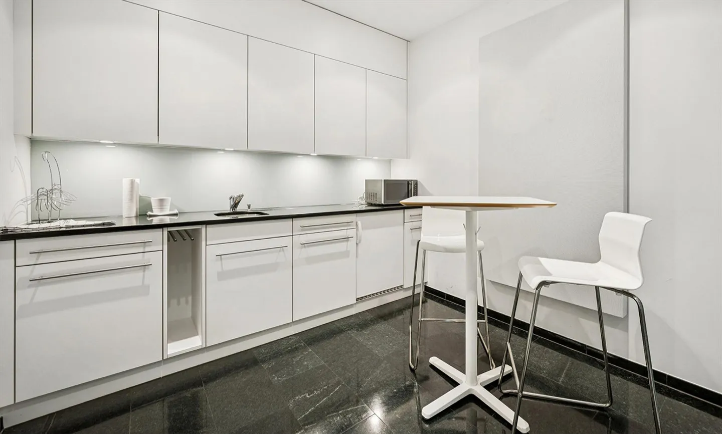 Stilvolles Büro mit Bergblick - Foto 3 von 7