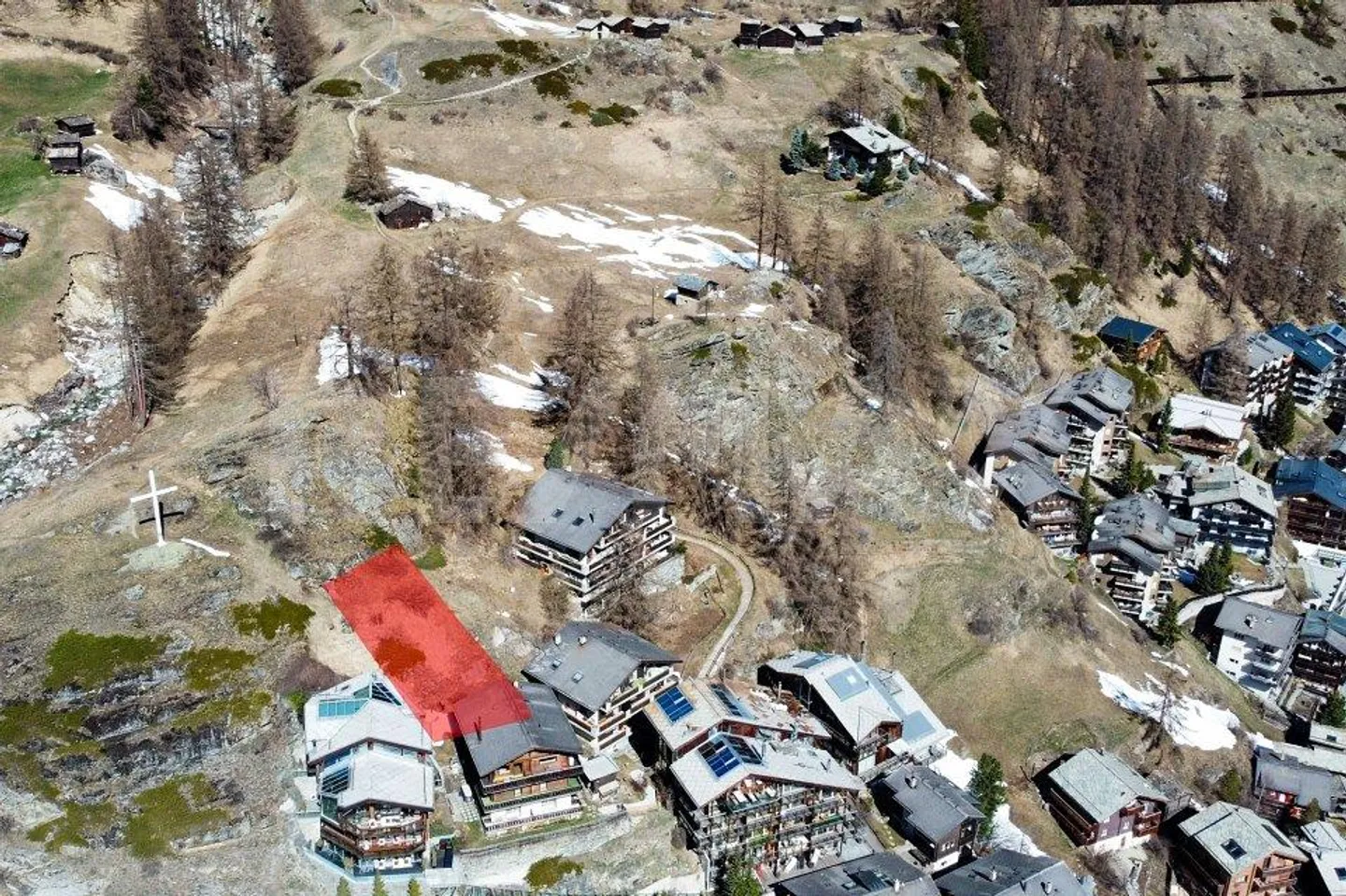Terreno edificabile soleggiato con vista sulle montagne - Foto 1 di 13