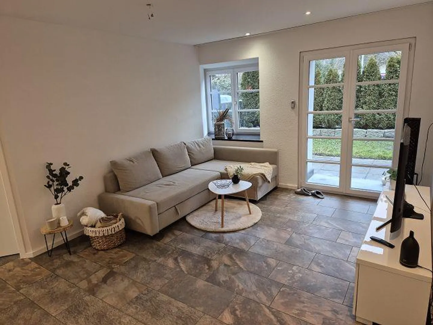 Appartement de 2,5 pièces au rez-de-chaussée avec patio - Photo 3 sur 6