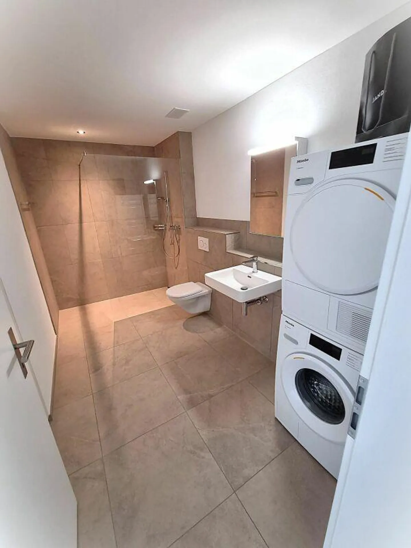 First occupancy 2.5 room apartment at Entenbach - Photo 4 of 6