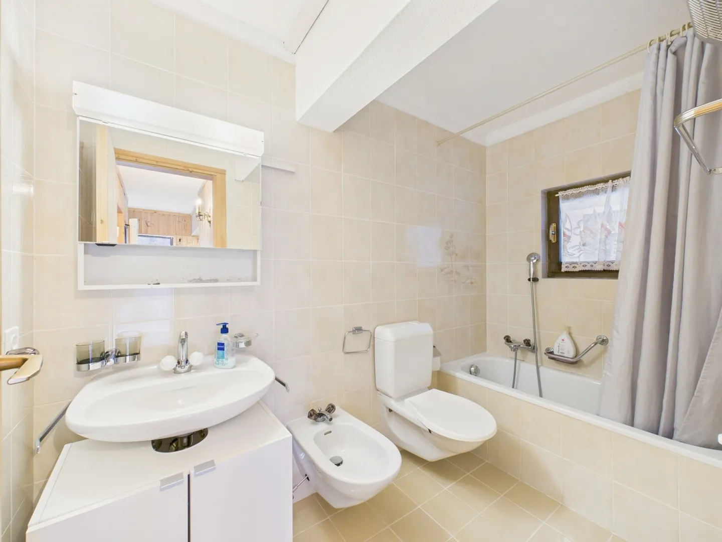 Semi-detached house with two apartments and stunning view in Lavertezzo, TI - Photo 10 of 13