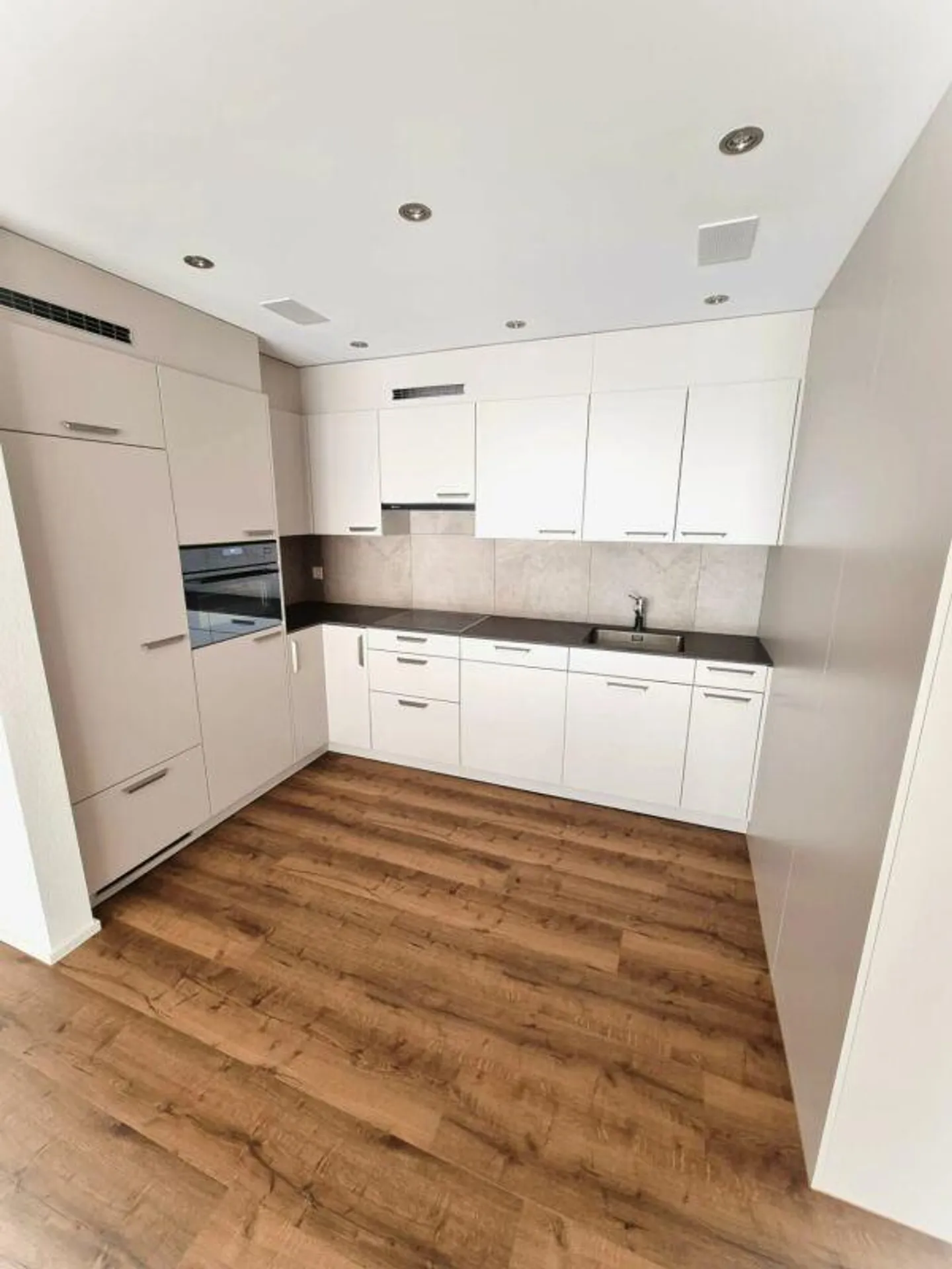 First occupancy 2.5 room apartment at Entenbach - Photo 2 of 6