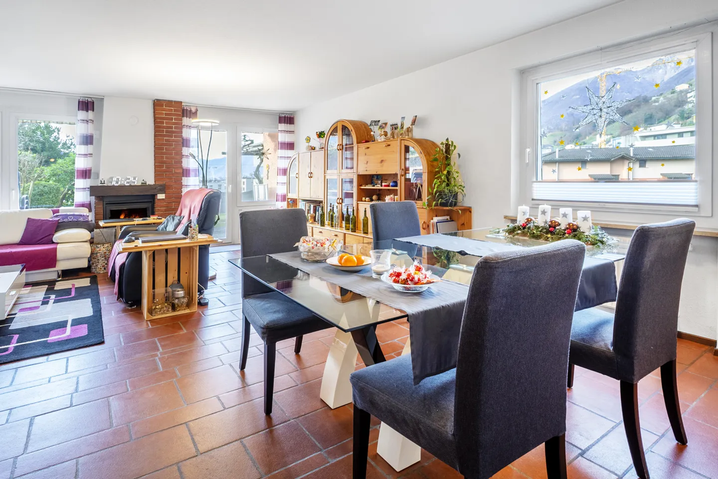 Casa angolare con giardino privato e piscina condivisa - Foto 4 di 11