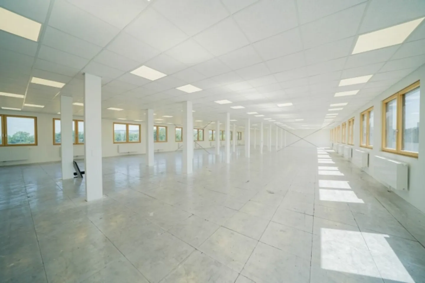 Spazio ufficio/commerciale attraente e aperto in nuovo edificio con grande terrazza - Foto 1 di 7